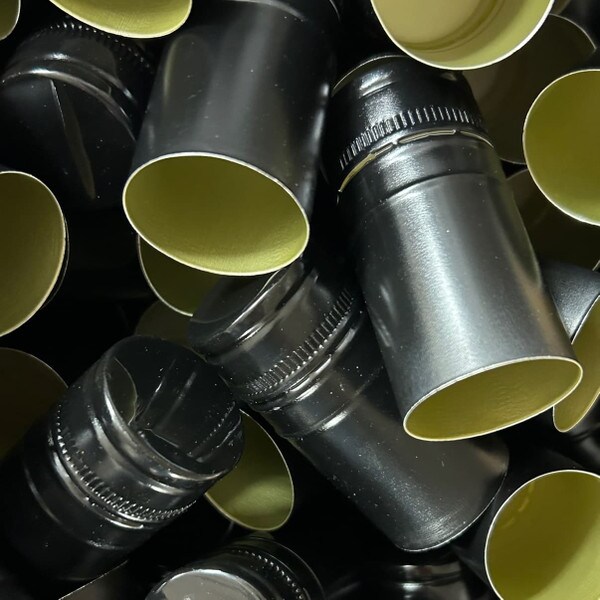 Large quantity of ROPP screw caps